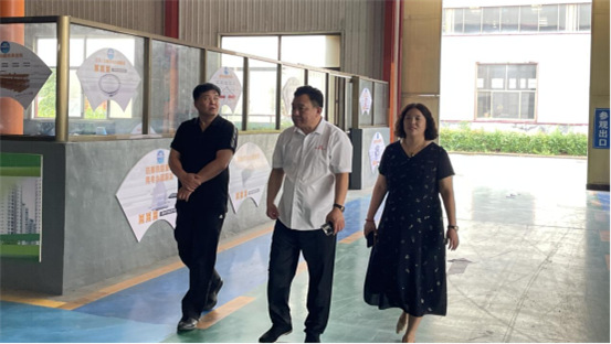 陳董磨床客戶到廠參觀