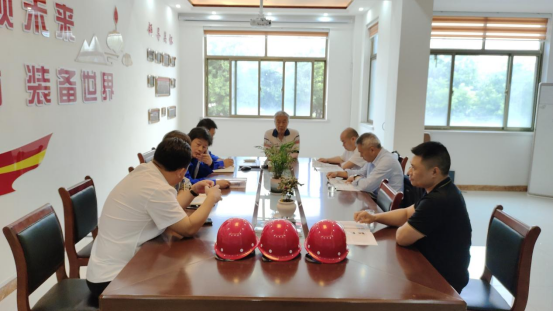 歡迎重要客戶蒞臨參觀我們的磨床廠！